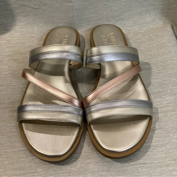 NATURALIZER Sz 8.5 Silver Gold Copper Metallic Strappy Slip On Sandals NEW - Picture 2 of 10